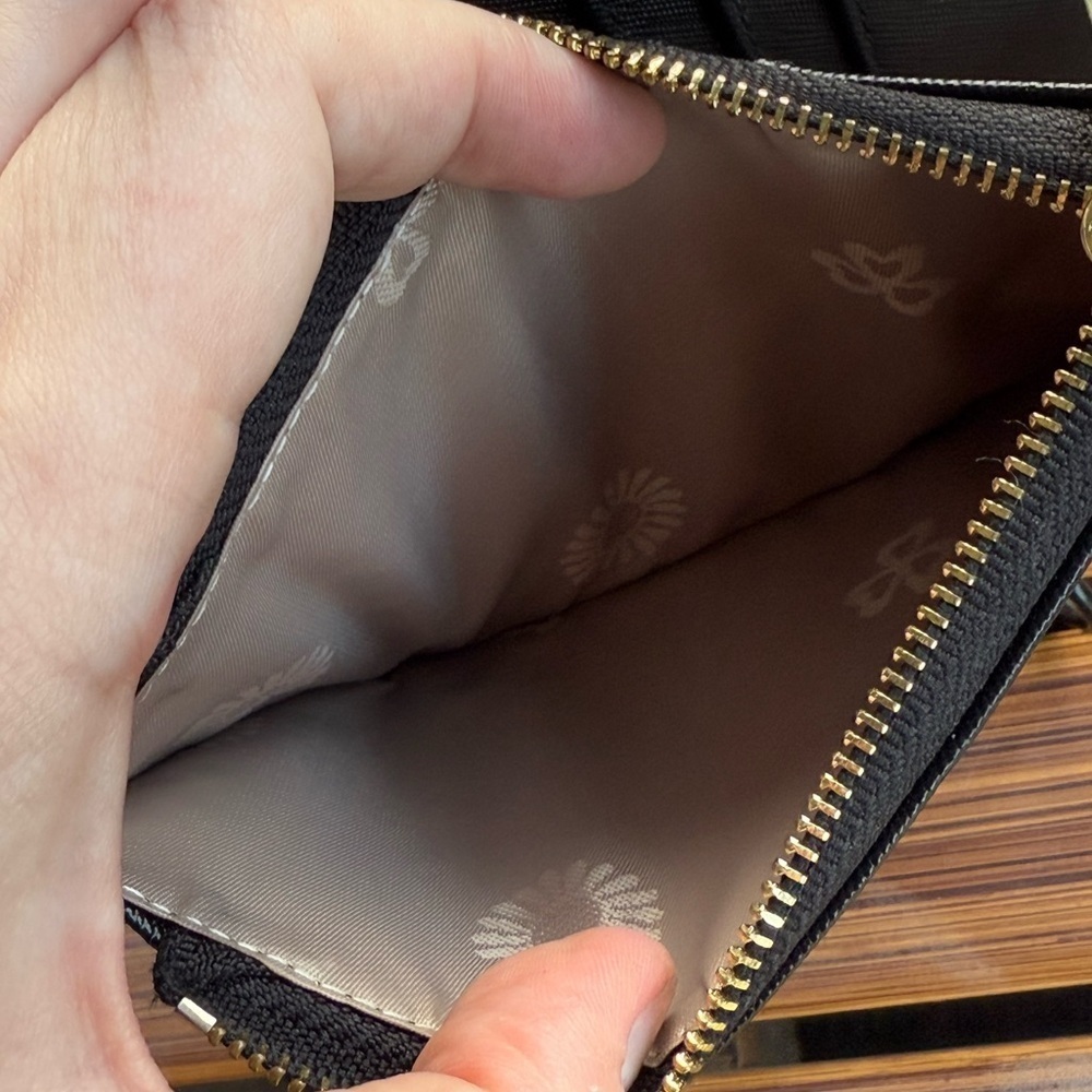 Lemon wallet NWOT never used - Picture 7 of 7